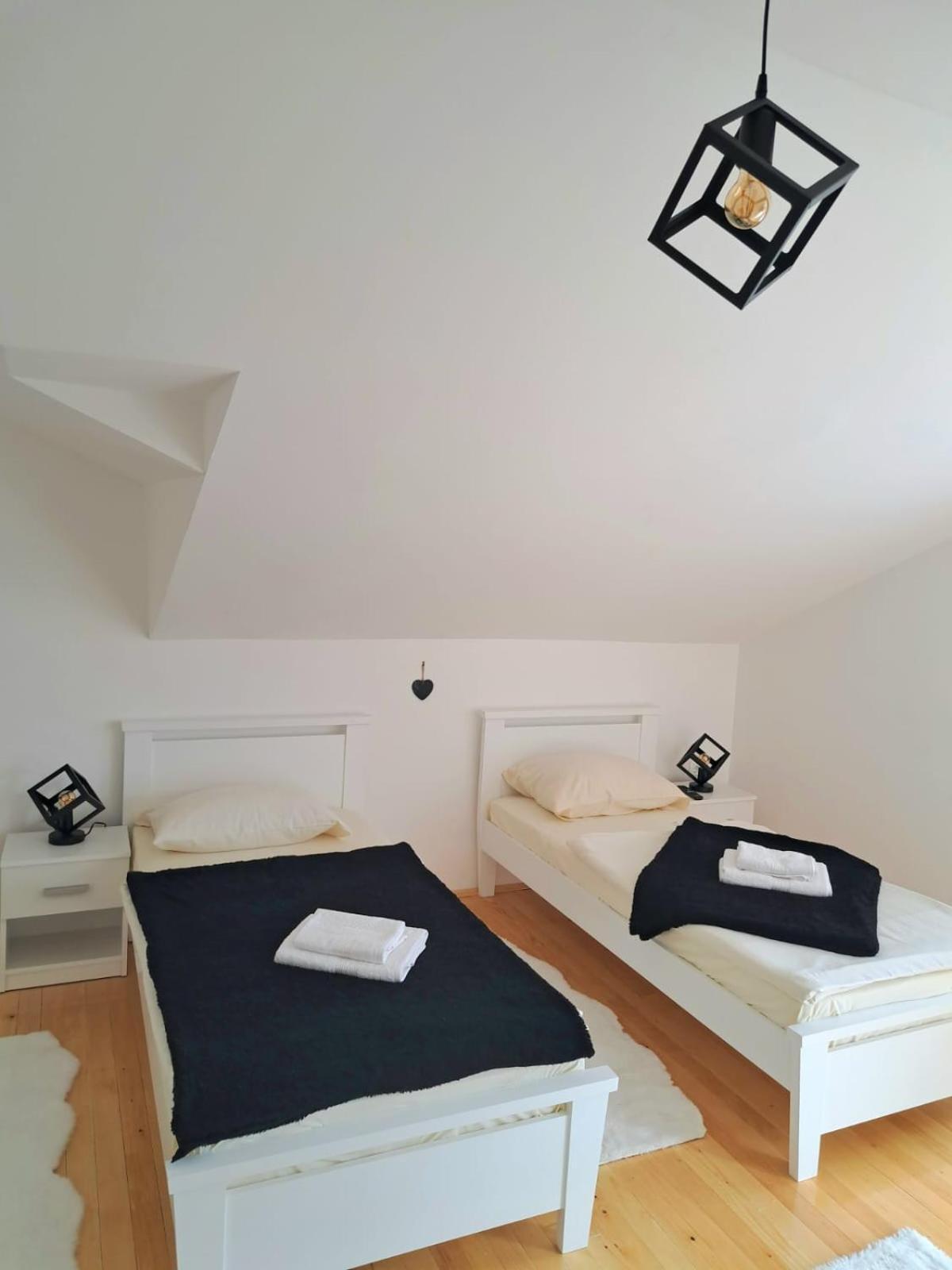 Sobe Zizi Bed & Breakfast Jajce Ngoại thất bức ảnh